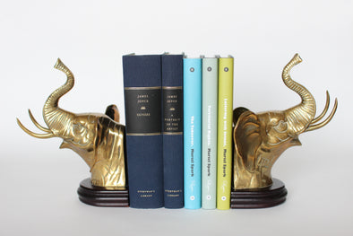 This superb set of brass elephant bookends bring a smile every time.  The ebonised base really sets off the brass.  The detailing of the casting is something to see and, uniquely, they are two individual elephants.   W150 X D155 X H210mm