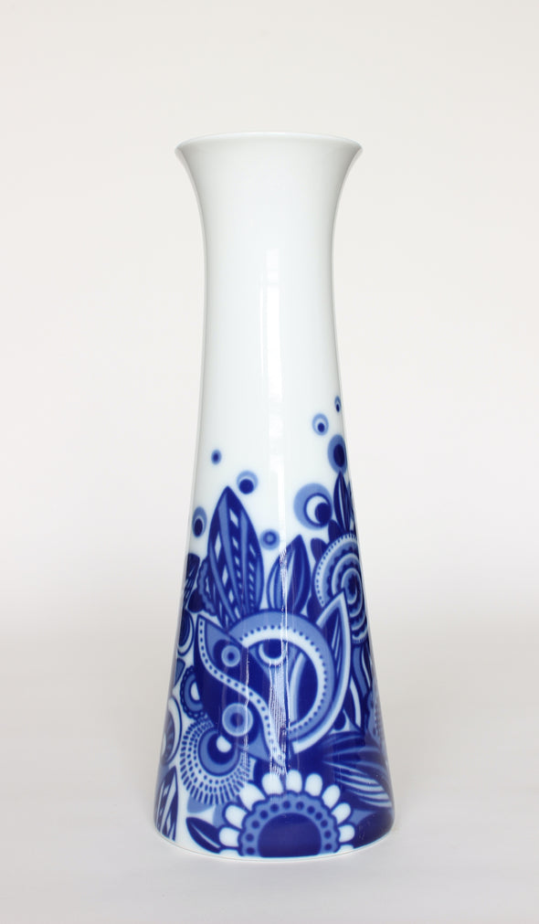 Blue and White Kaiser 254 Echt Kobalt Vase  Perfect Condition  Height 280mm /  Max Diameter 100mm